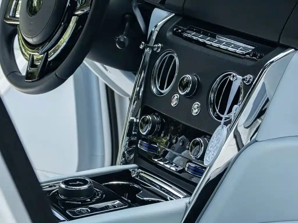 Rolls-Royce Cullinan — миниатюра 13