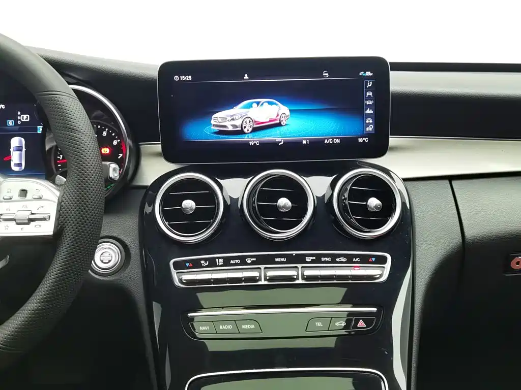 Mercedes-Benz C-Class — миниатюра 12