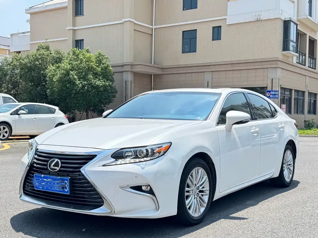 Купить Lexus ES