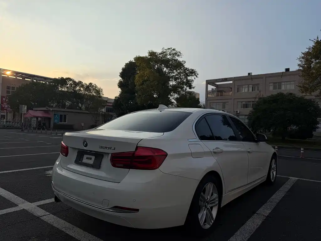 BMW 3 Series — миниатюра 9