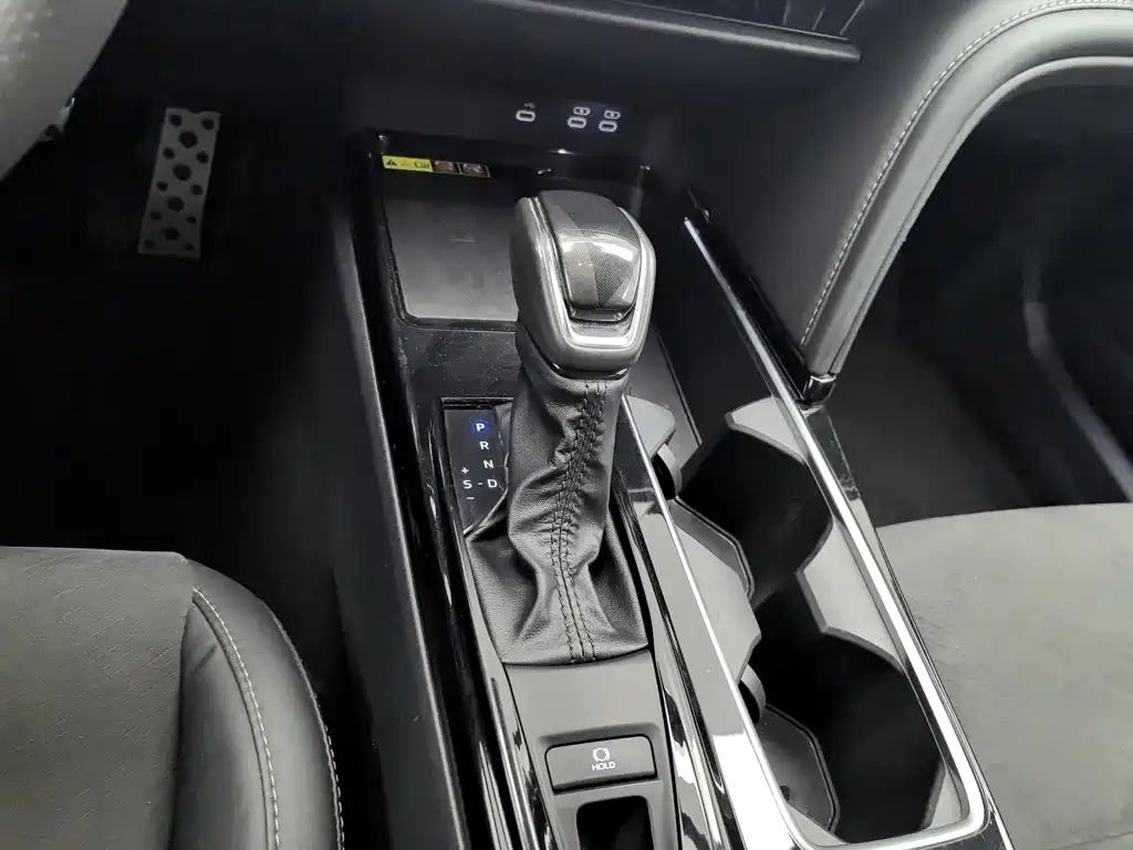 Toyota Camry — миниатюра 13