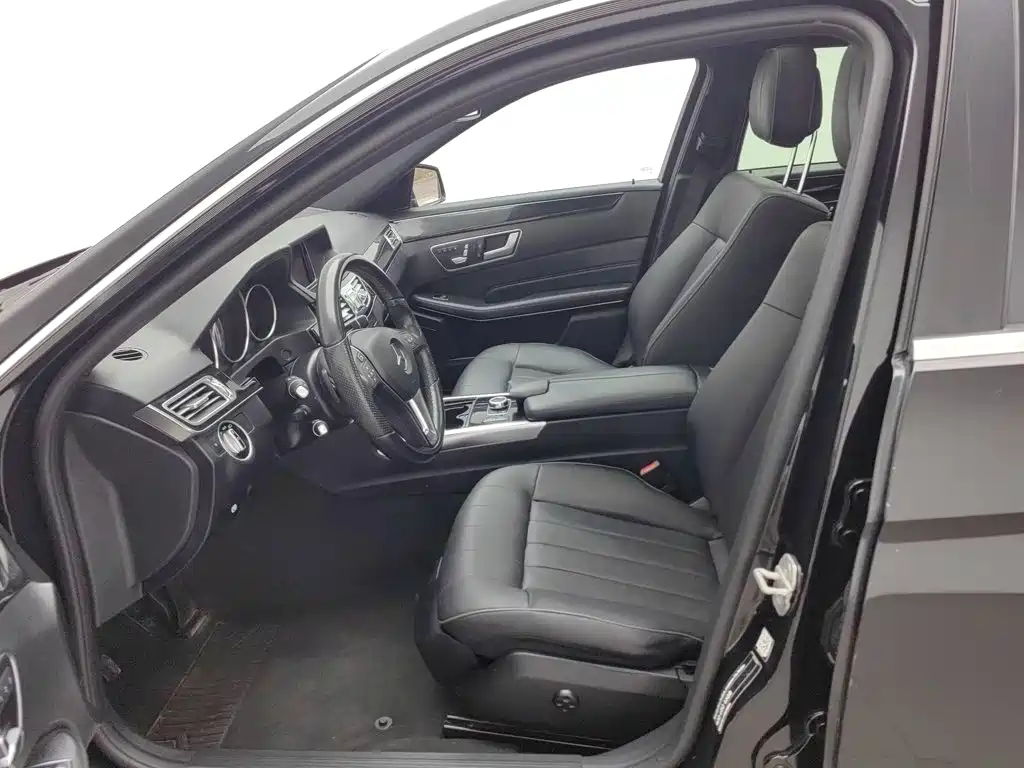 Mercedes-Benz E-Class — миниатюра 10