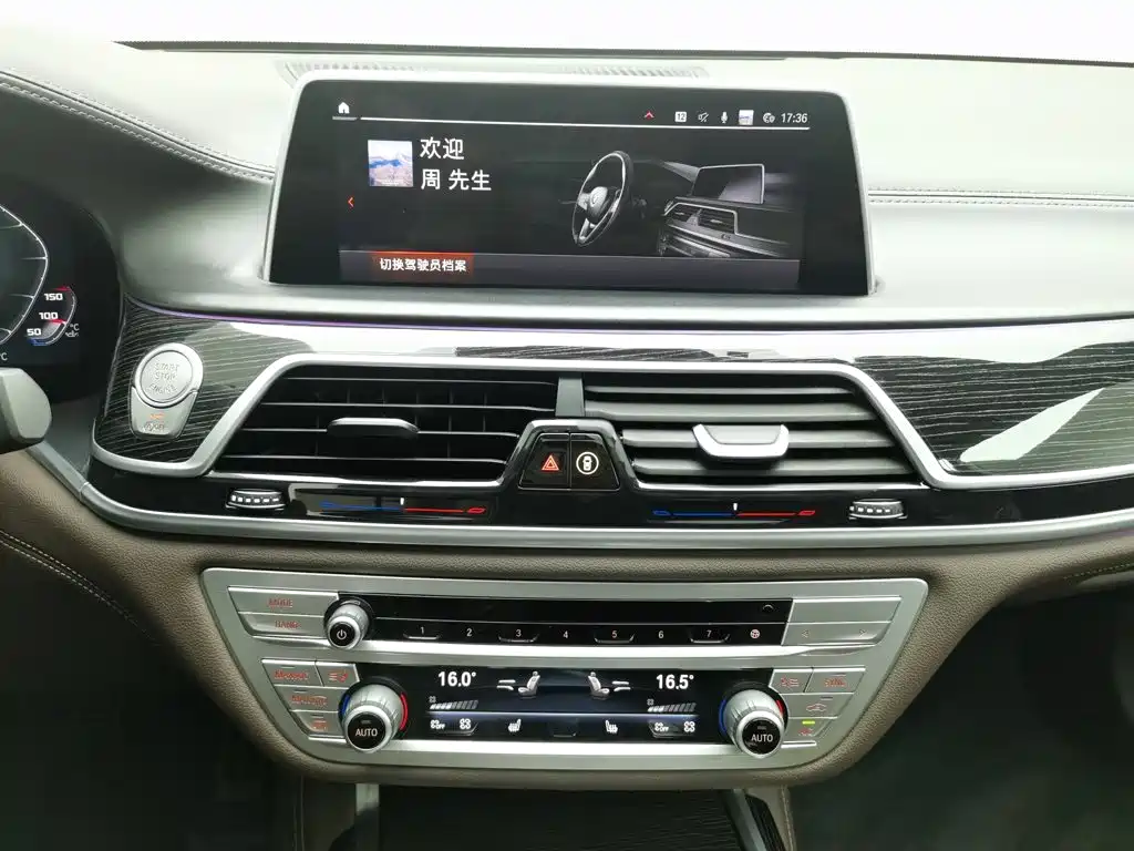 BMW 7 Series — миниатюра 12