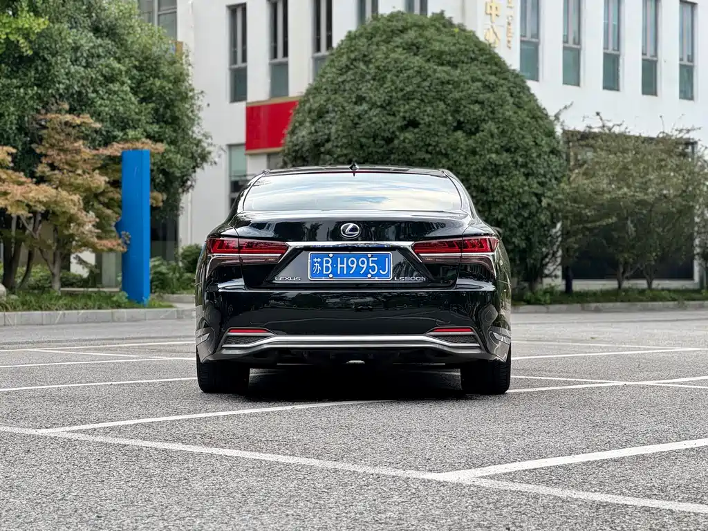 Lexus LS — миниатюра 5