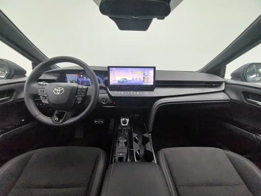 Toyota Camry — миниатюра 5