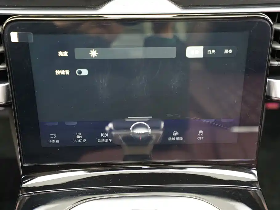 Hongqi E-HS9 2022 660km мест