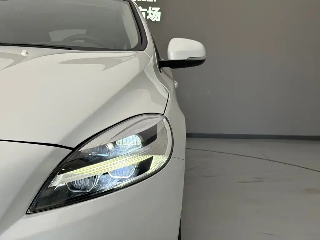 Volvo V40 2017 T3