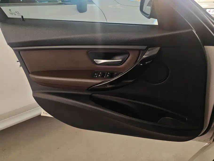 BMW 3 Series — миниатюра 7