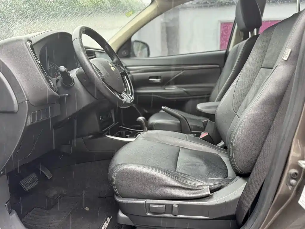 Mitsubishi Outlander — миниатюра 4