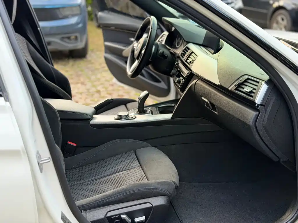 BMW 3 Series — миниатюра 14
