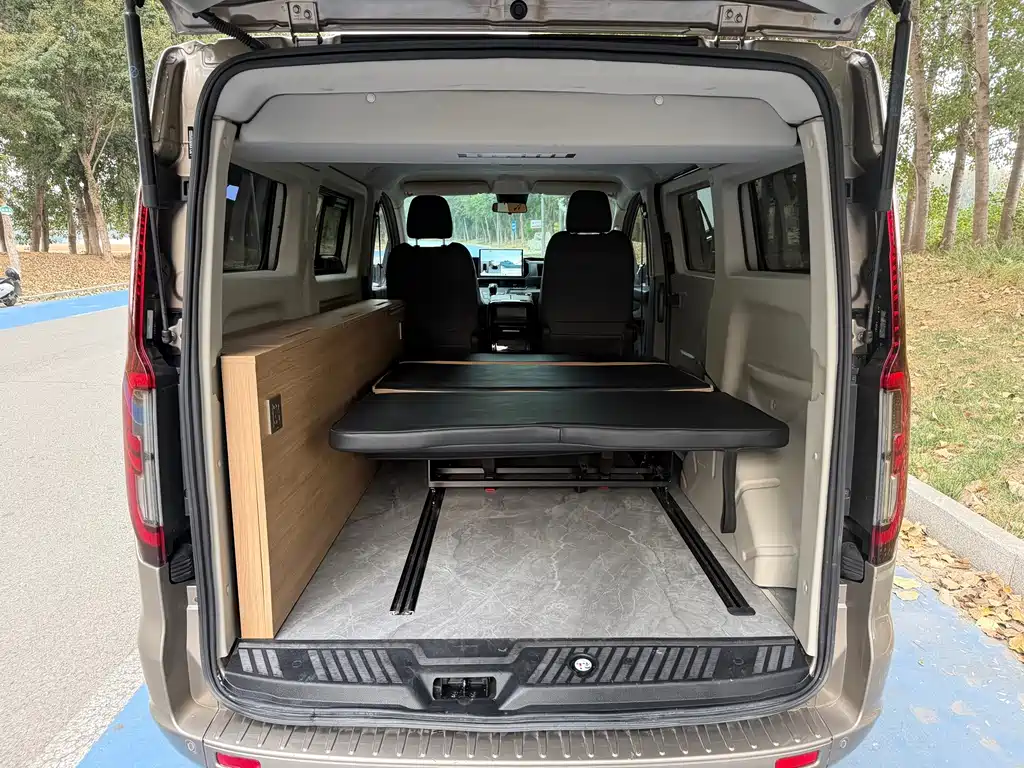 Ford Transit — миниатюра 7