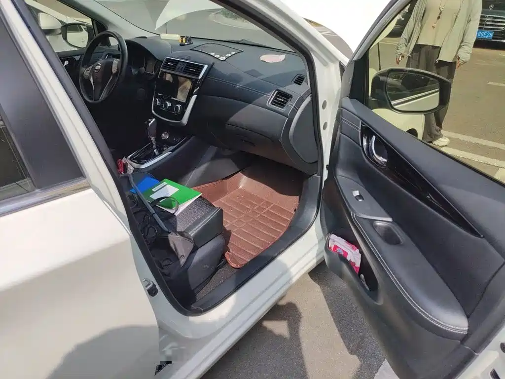 Nissan Tiida — миниатюра 19
