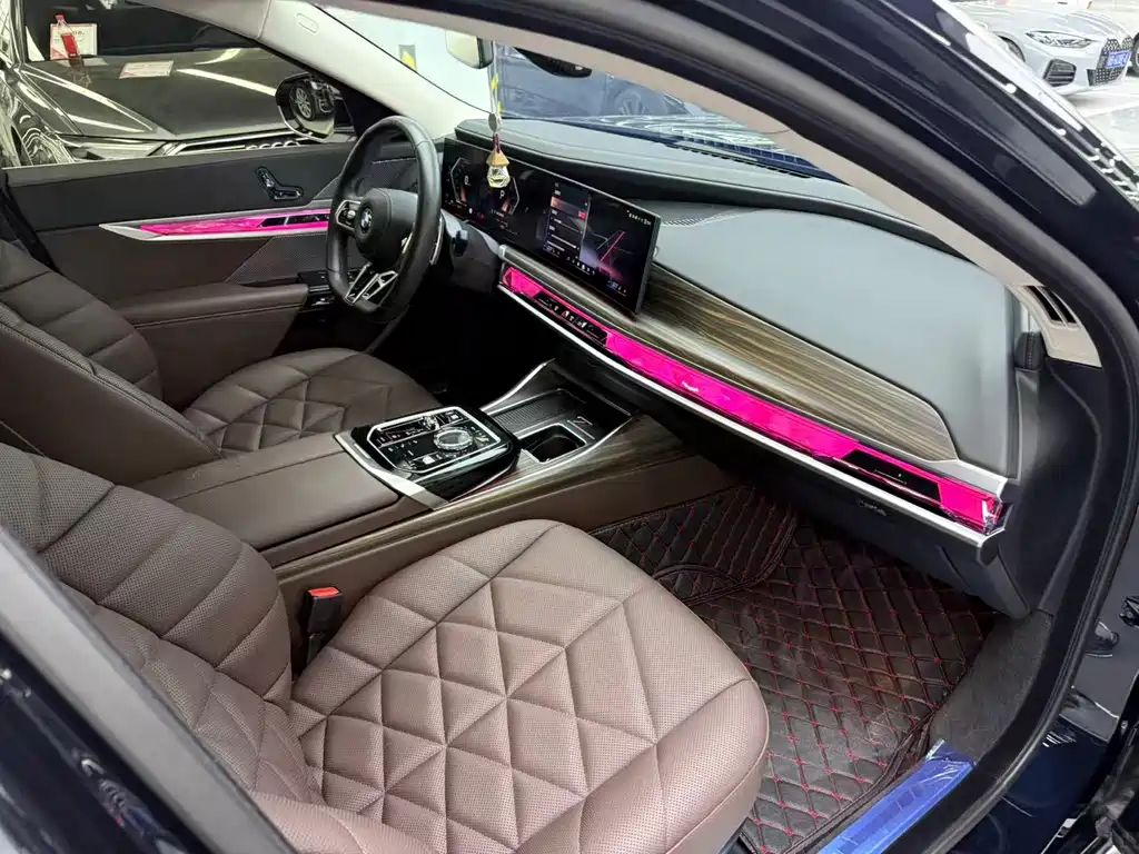 BMW 7 Series — миниатюра 14