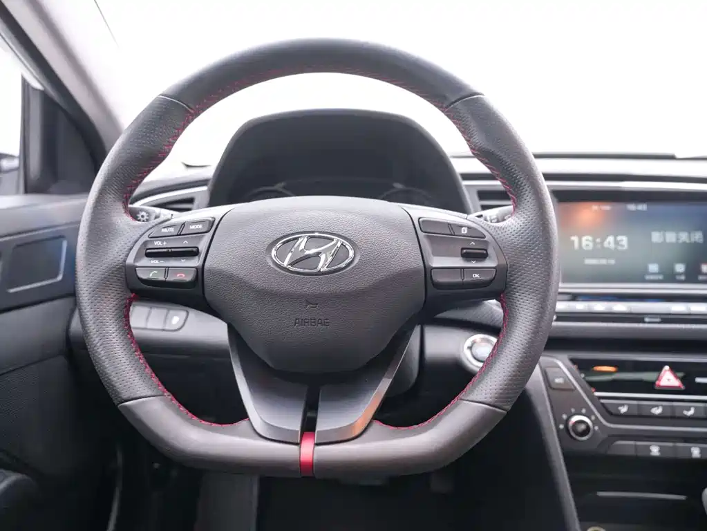 Hyundai Elantra — миниатюра 16