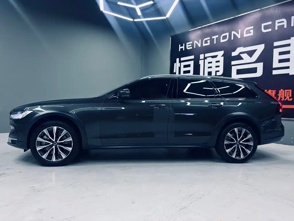 Volvo V90 2021 Cross Country B5 AWD