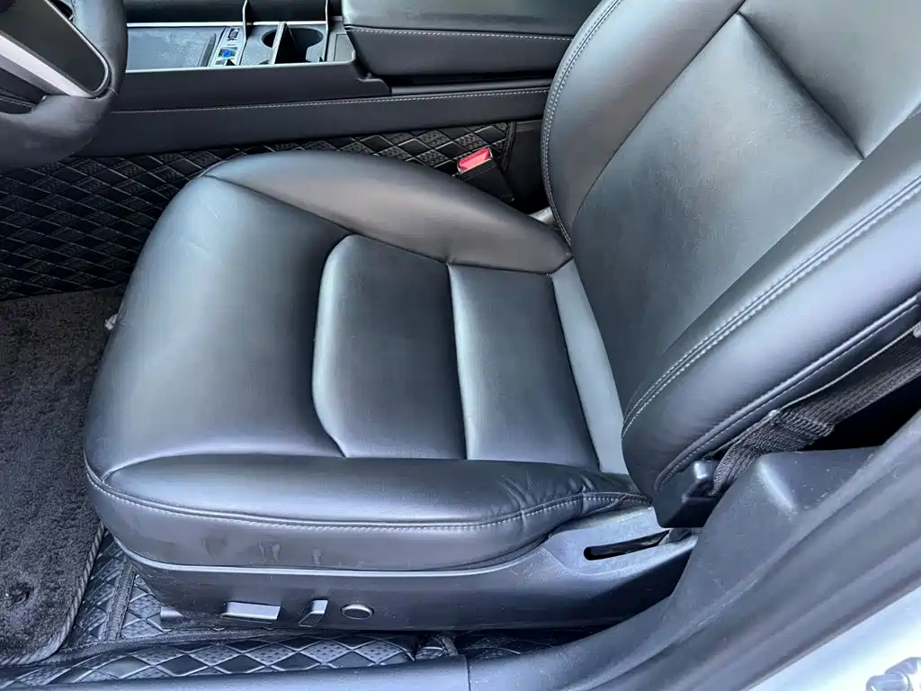 Tesla Model 3 — миниатюра 10