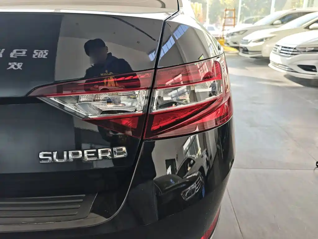 Skoda Superb — миниатюра 8