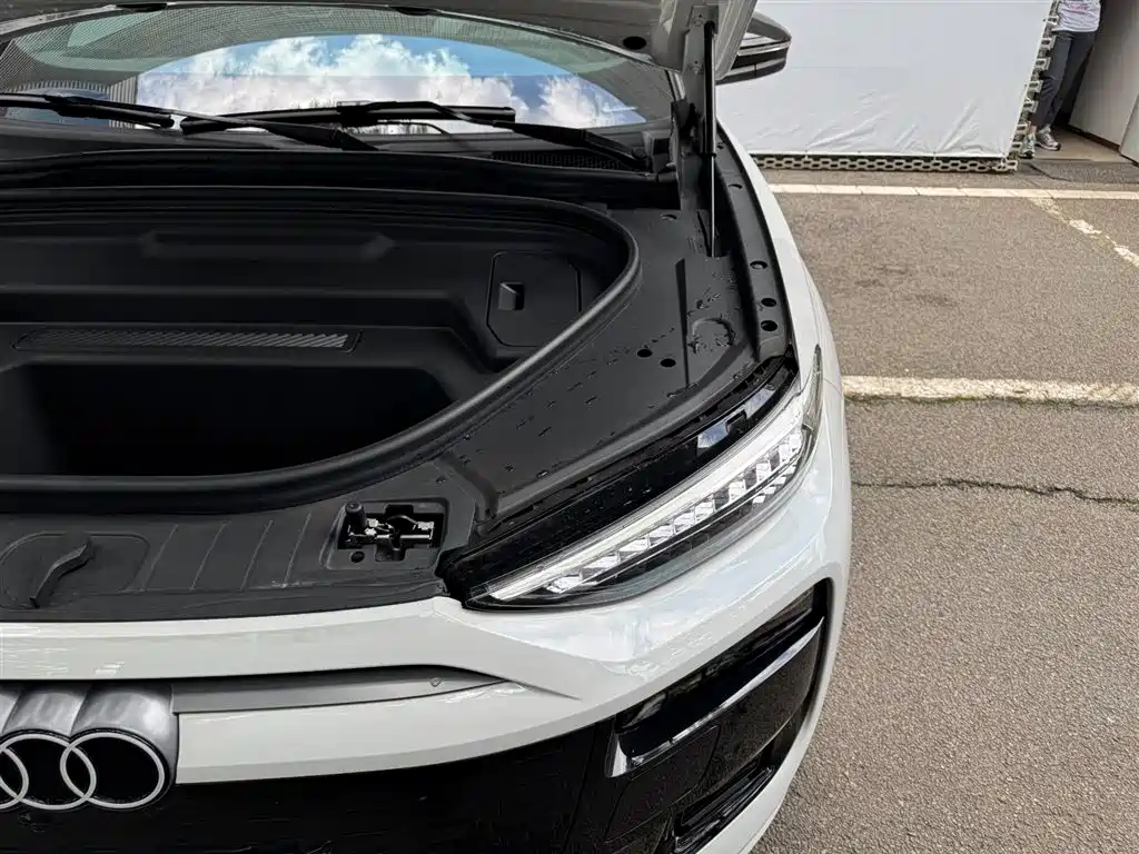 Audi Q6L e-tron