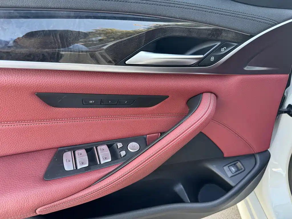 BMW 5 Series — миниатюра 7