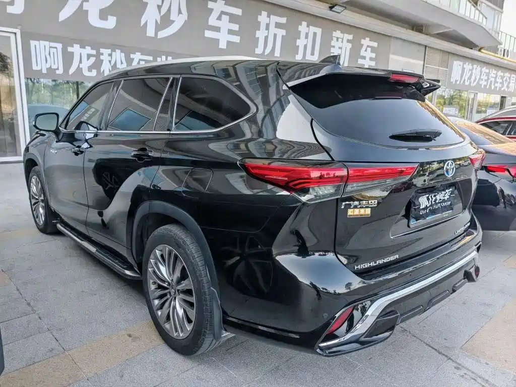 TOYOTA HIGHLANDER