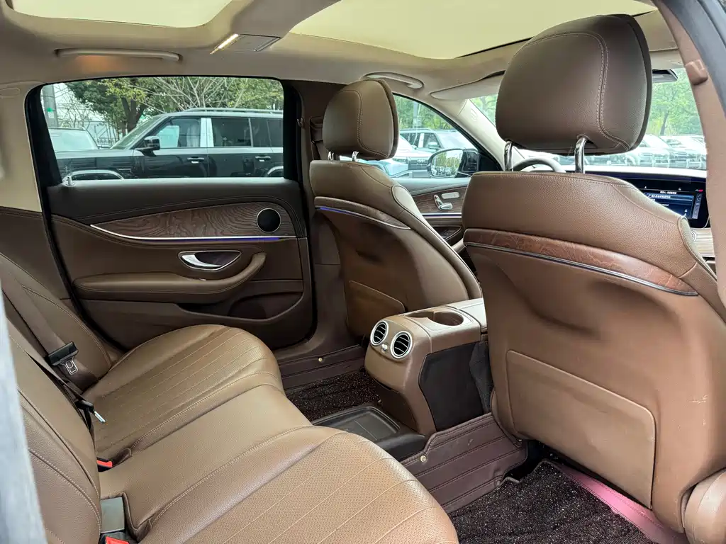 Mercedes-Benz E-Class — миниатюра 15