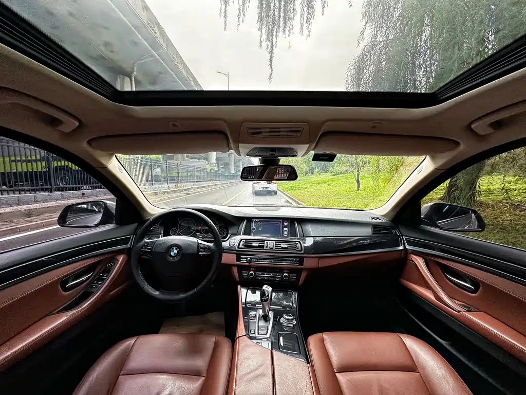 BMW 5 Series — миниатюра 17