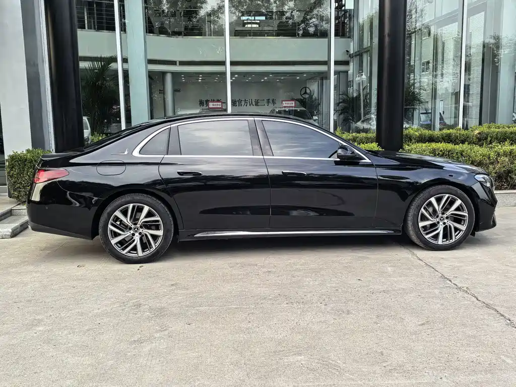 Mercedes-Benz E-Class — миниатюра 4