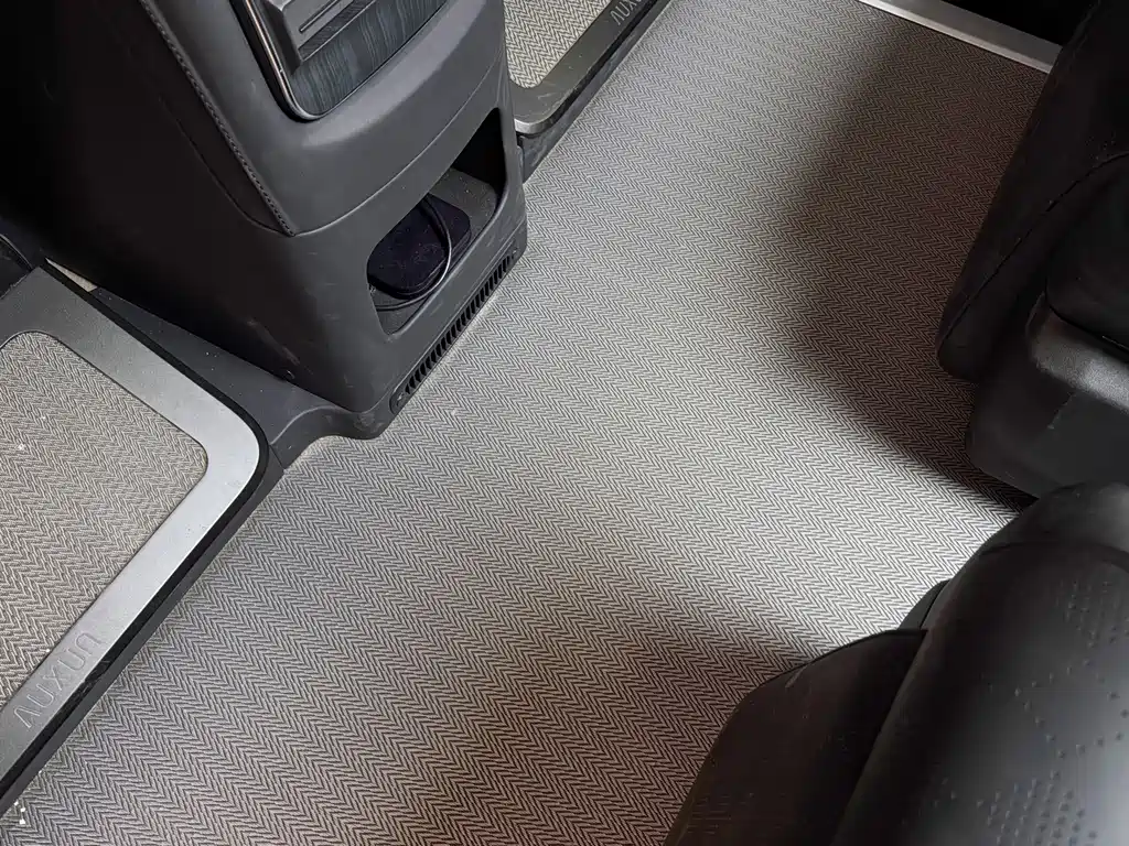 MERCEDES-BENZ V CLASS