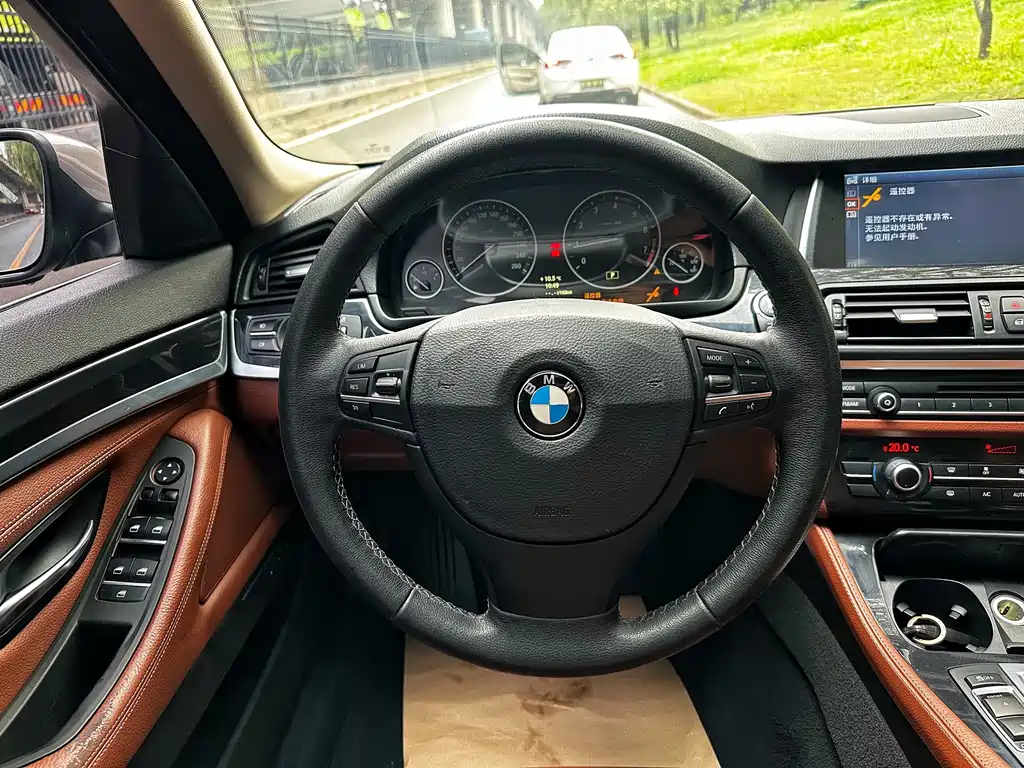BMW 5 Series — миниатюра 13