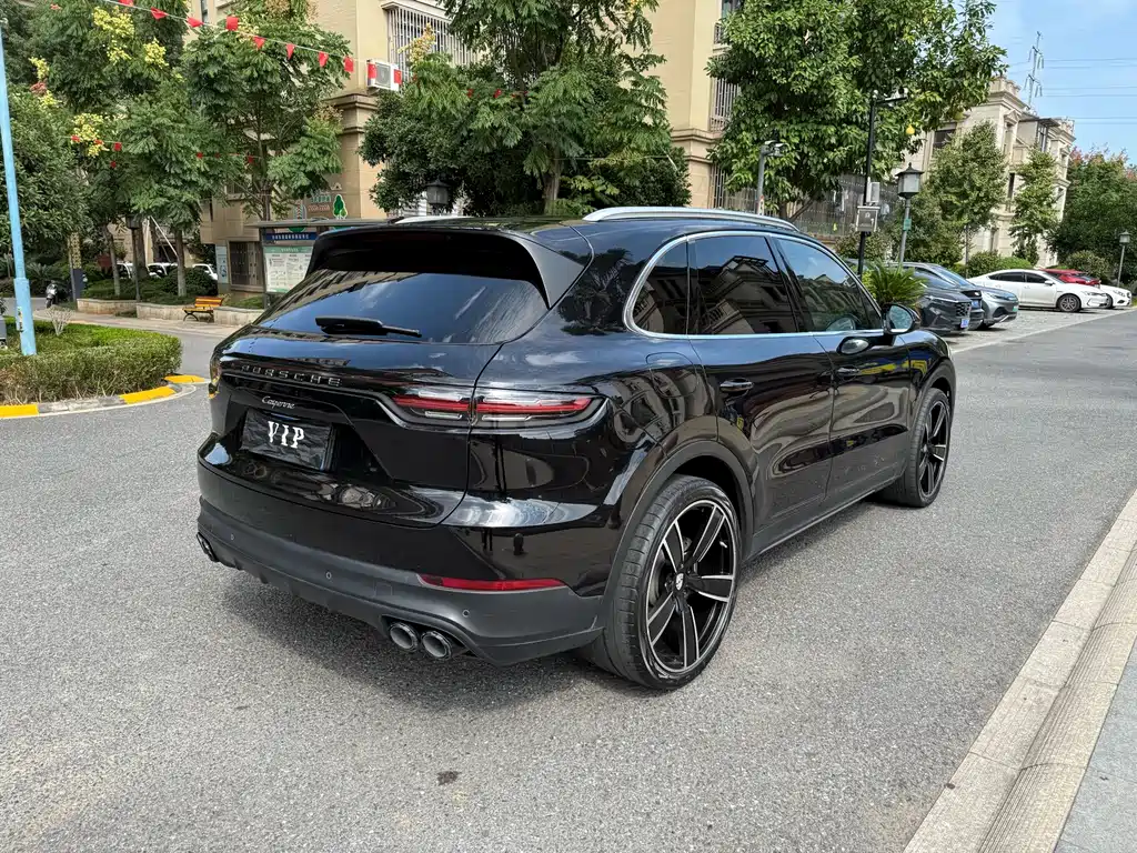 PORSCHE CAYENNE