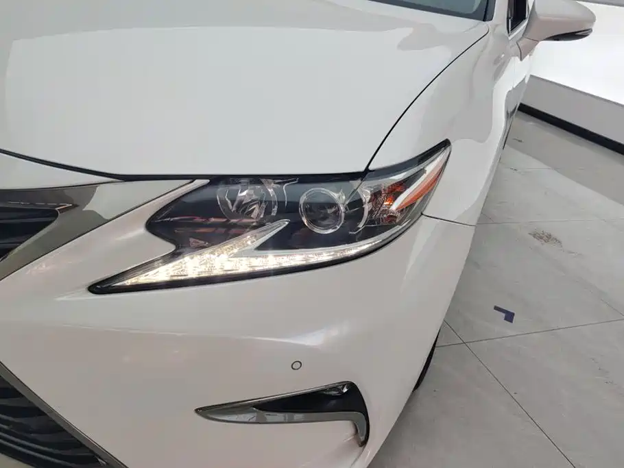 Lexus ES — миниатюра 5