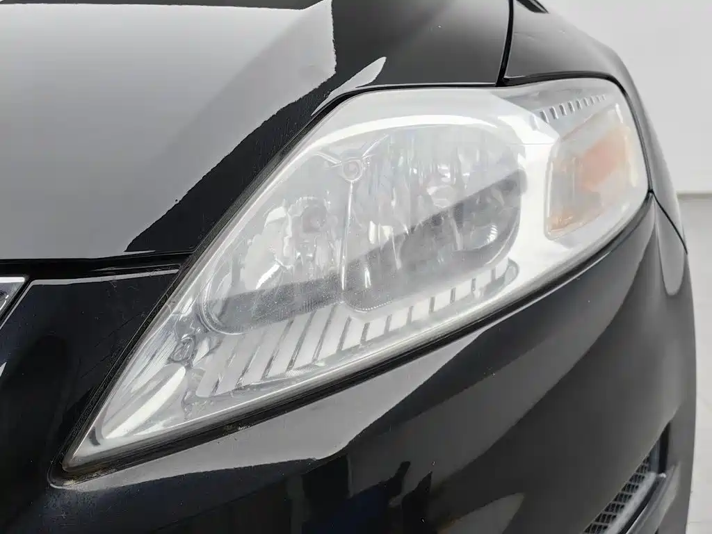 Ford Mondeo — миниатюра 7