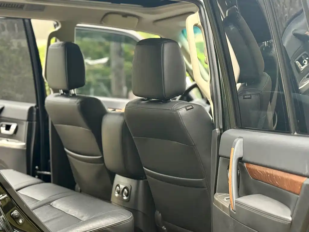 Mitsubishi Pajero (Import) — миниатюра 13