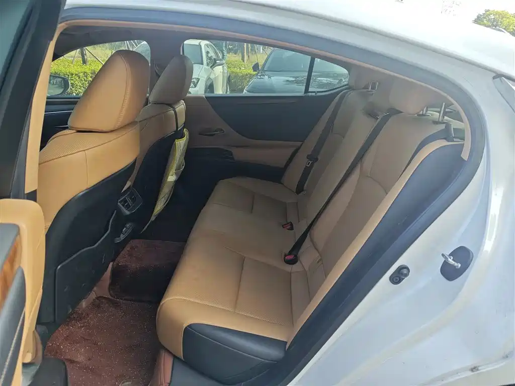 Lexus ES — миниатюра 7