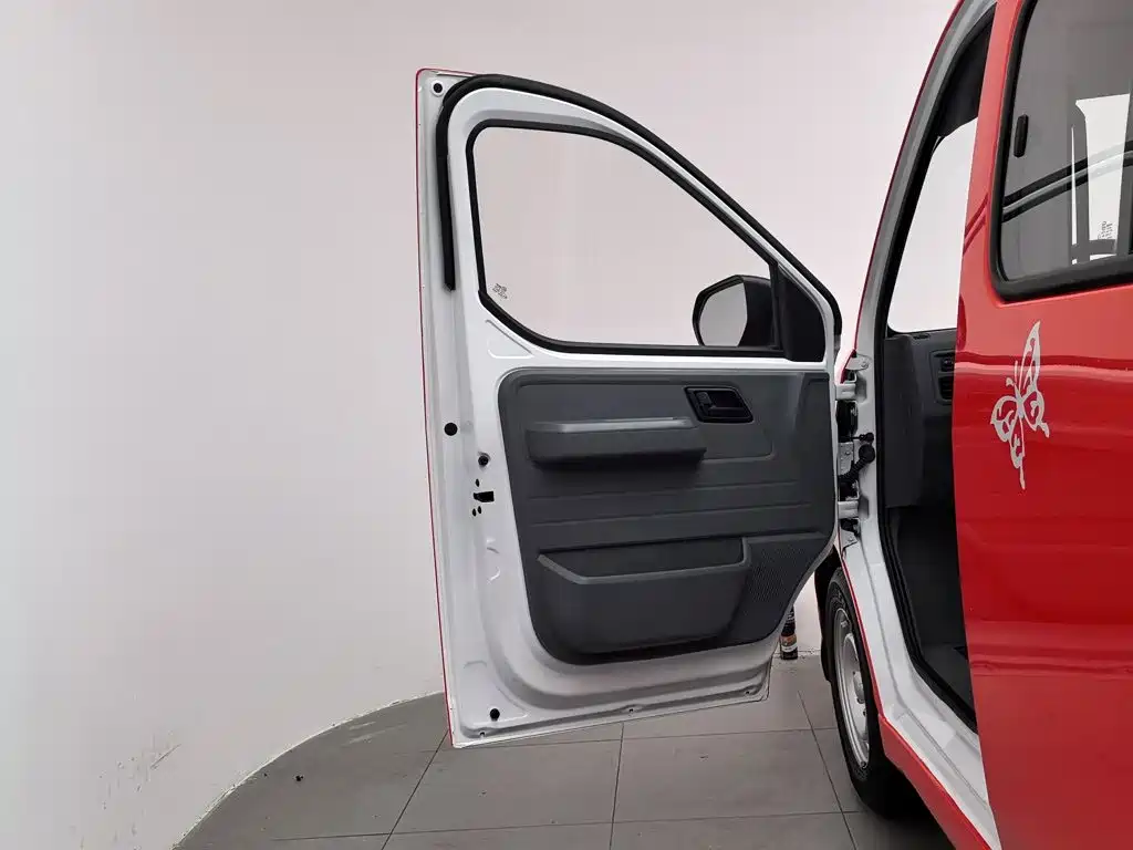 Wuling Yangguang — миниатюра 8