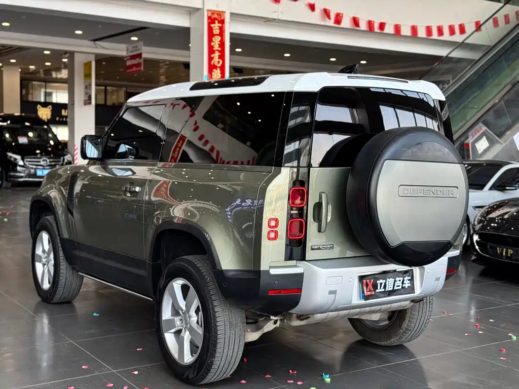 LAND ROVER DEFENDER