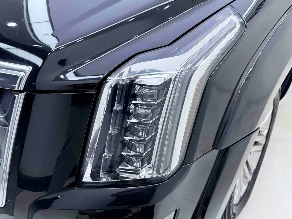 Cadillac Escalade — миниатюра 12