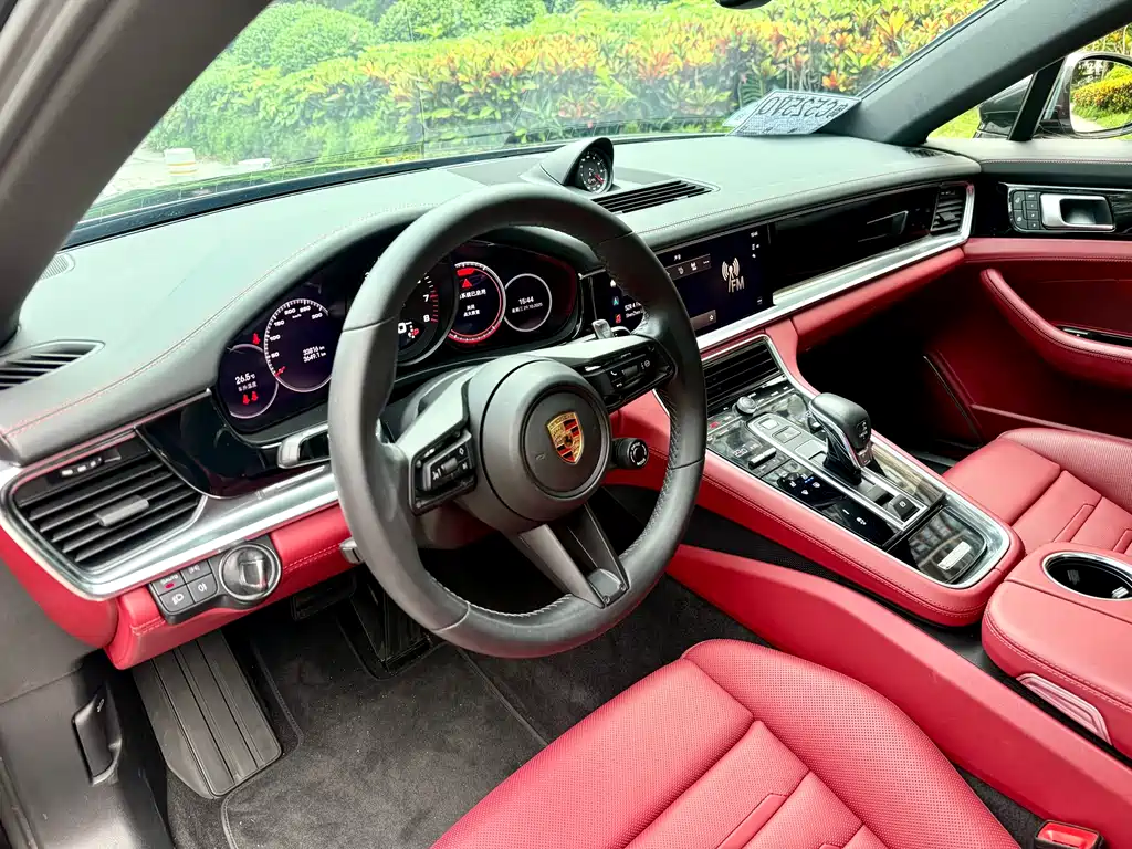 PORSCHE PANAMERA