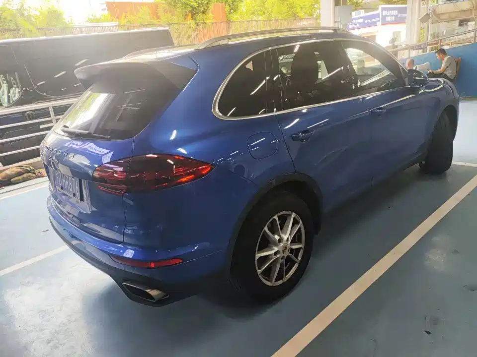 Porsche Cayenne — миниатюра 7