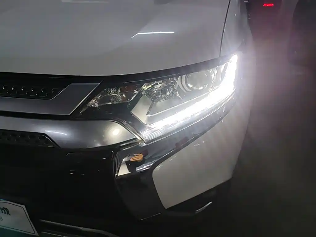 Mitsubishi Outlander — миниатюра 24