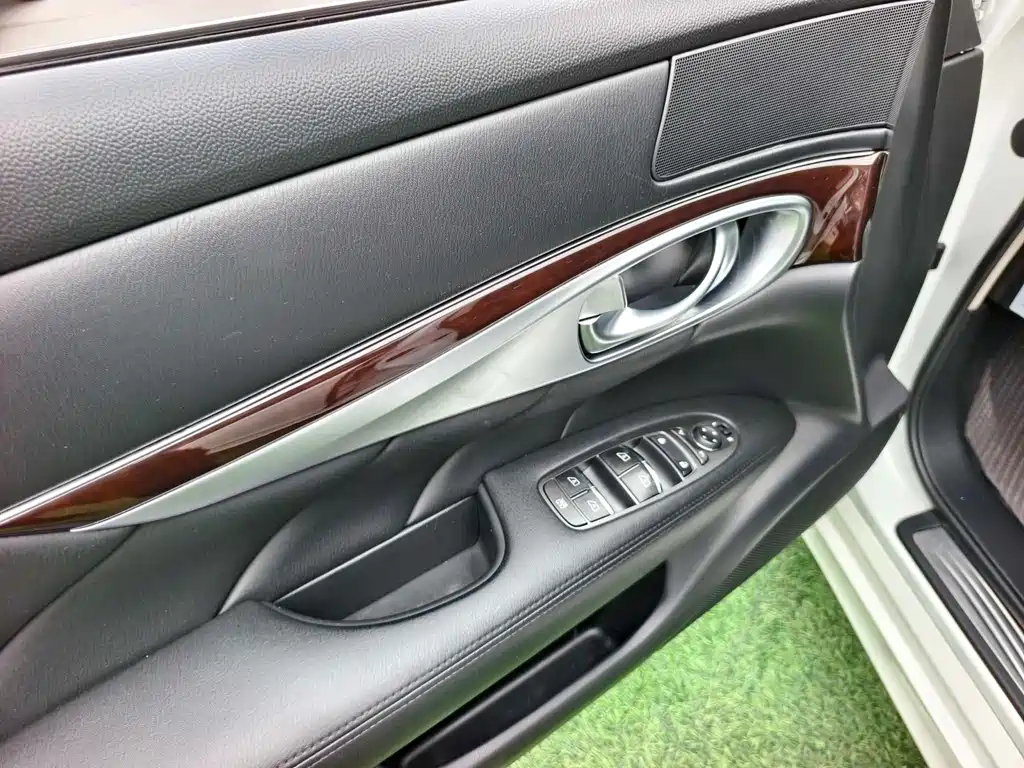 Infiniti Q70 — миниатюра 5
