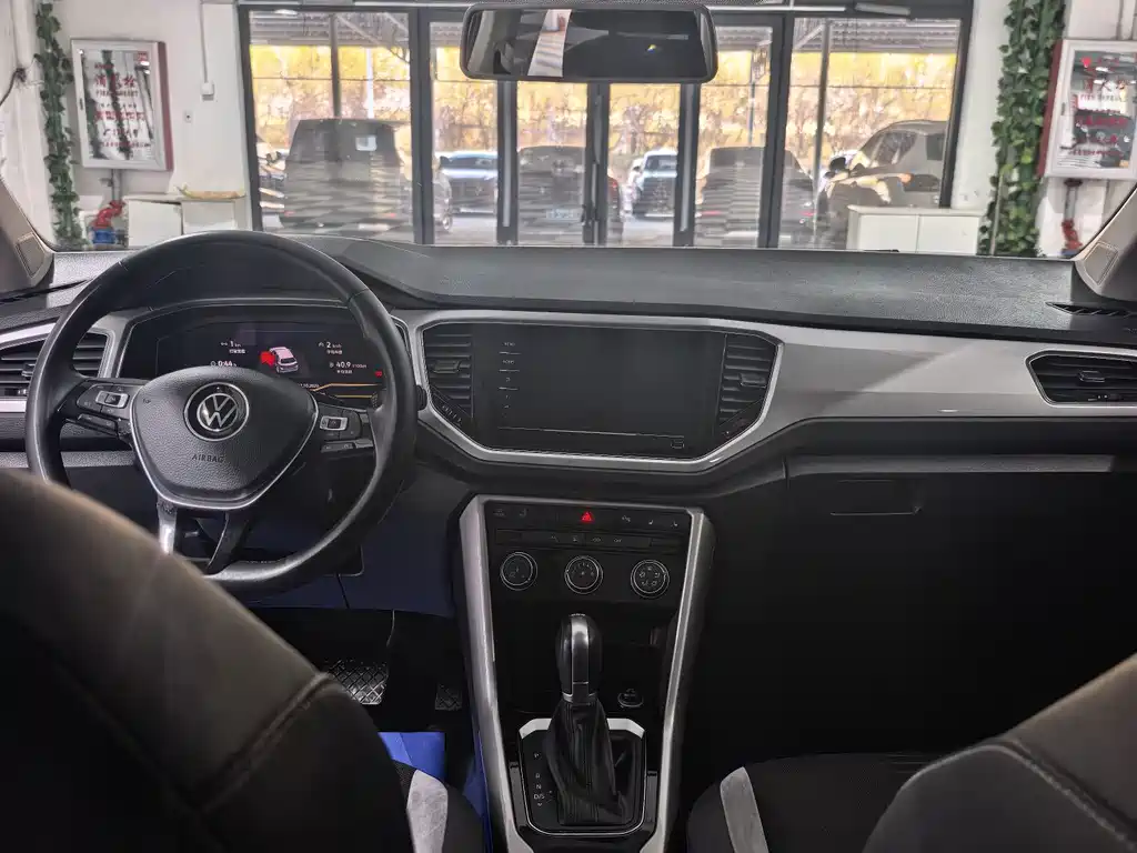 Volkswagen T-Roc — миниатюра 17