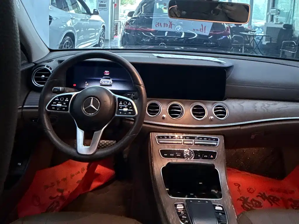 Mercedes-Benz E-Class — миниатюра 7