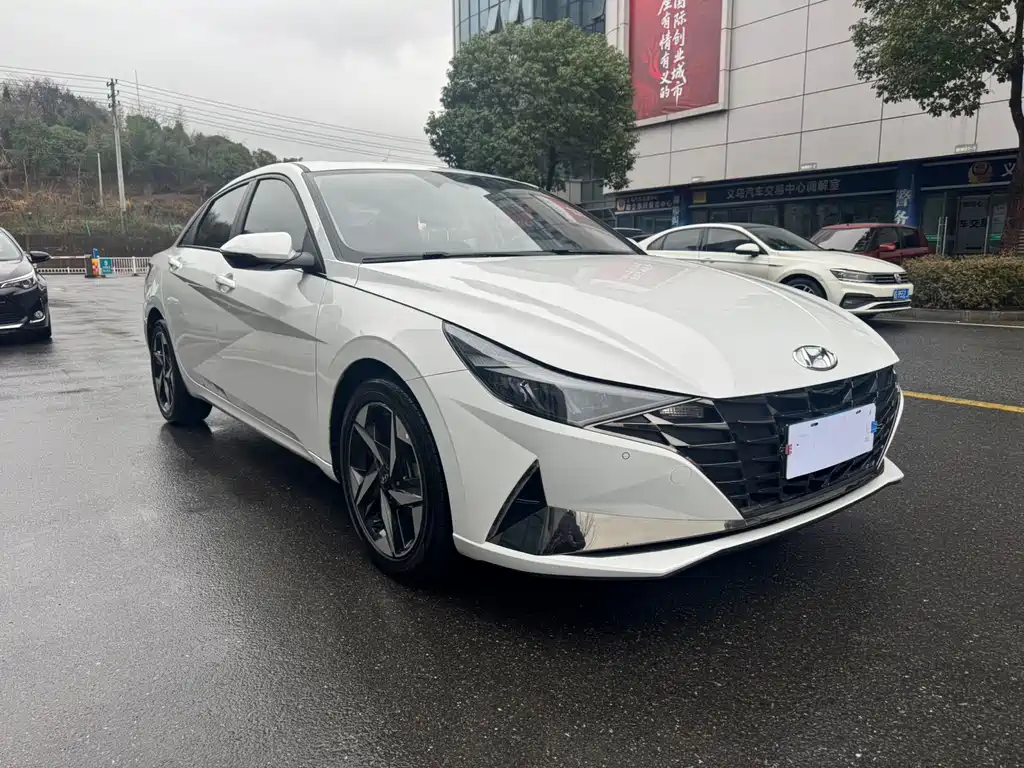 HYUNDAI ELANTRA