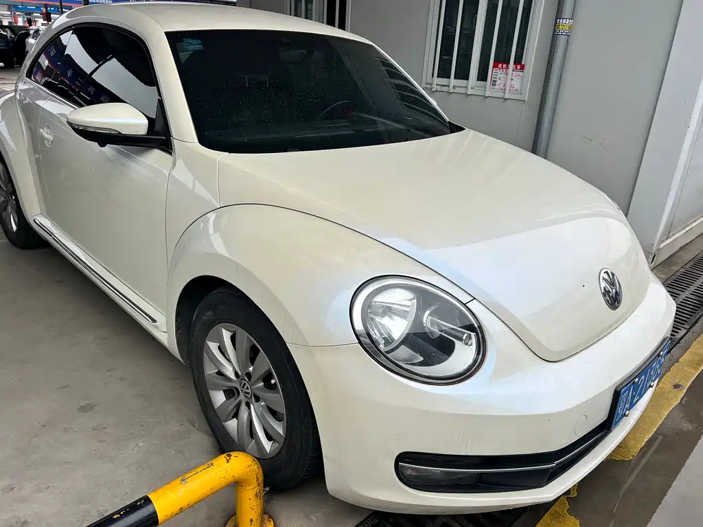 VOLKSWAGEN BEETLE