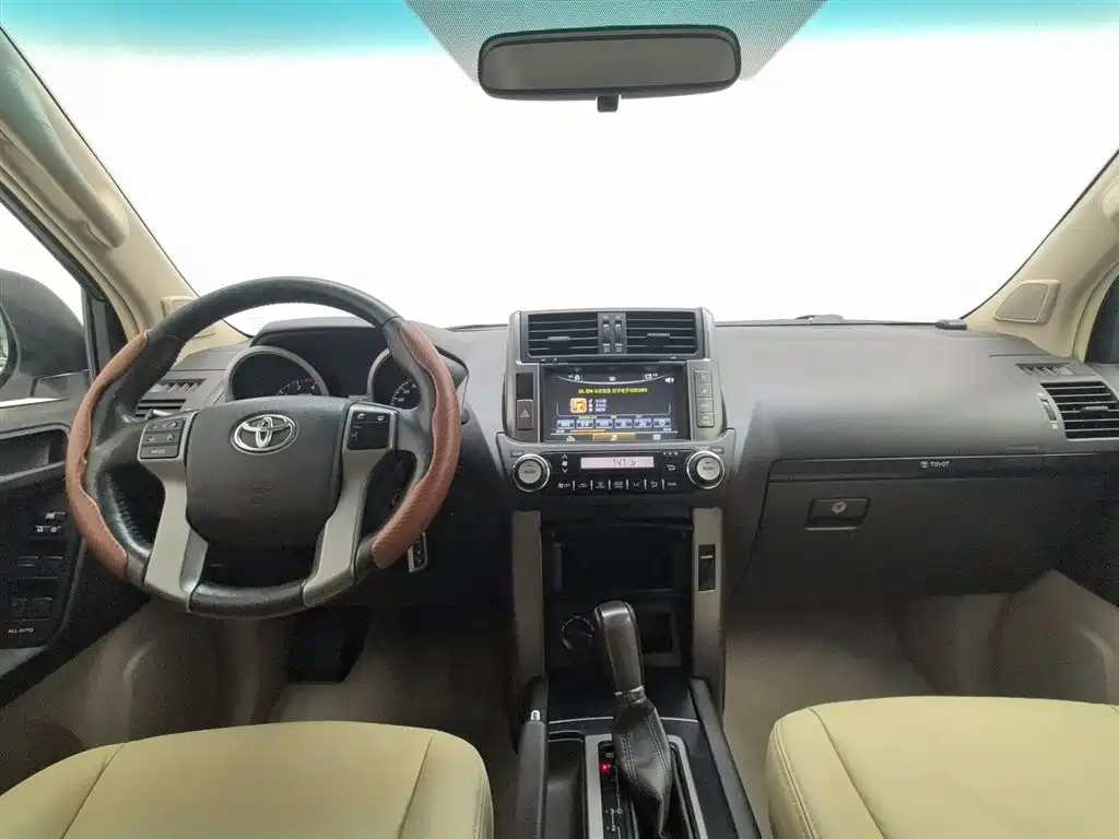Toyota Land Cruiser Prado 2010 2.7L AT Standard