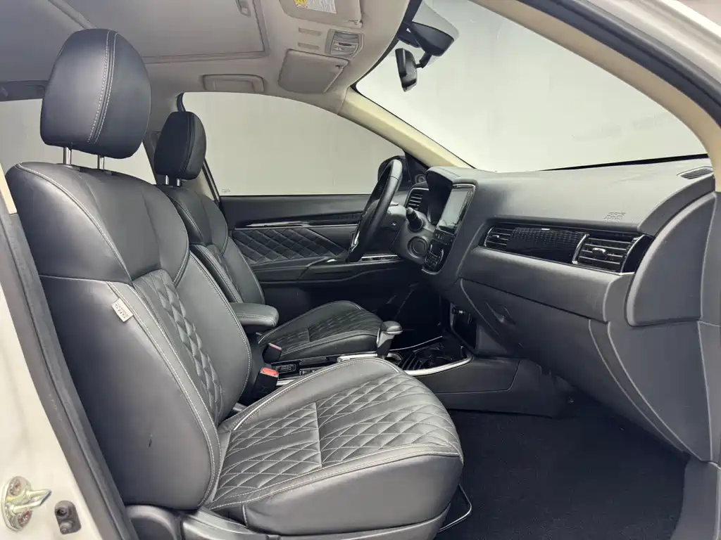 Mitsubishi Outlander 2021 2.0L 5 мест