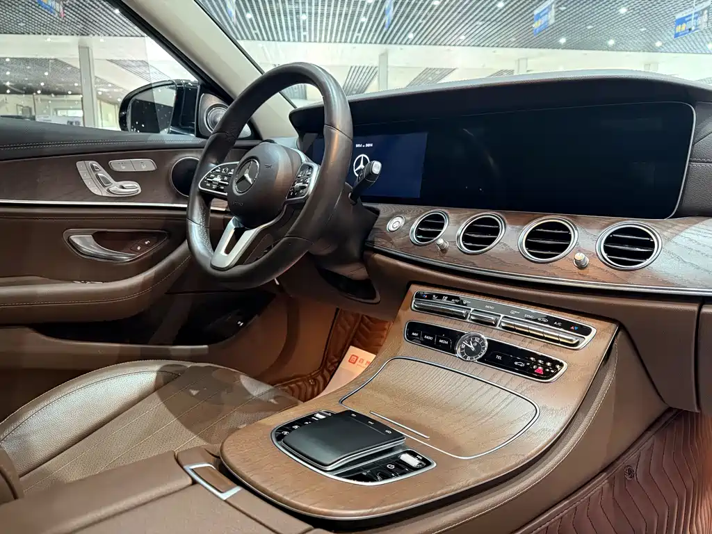 Mercedes-Benz E-Class — миниатюра 13