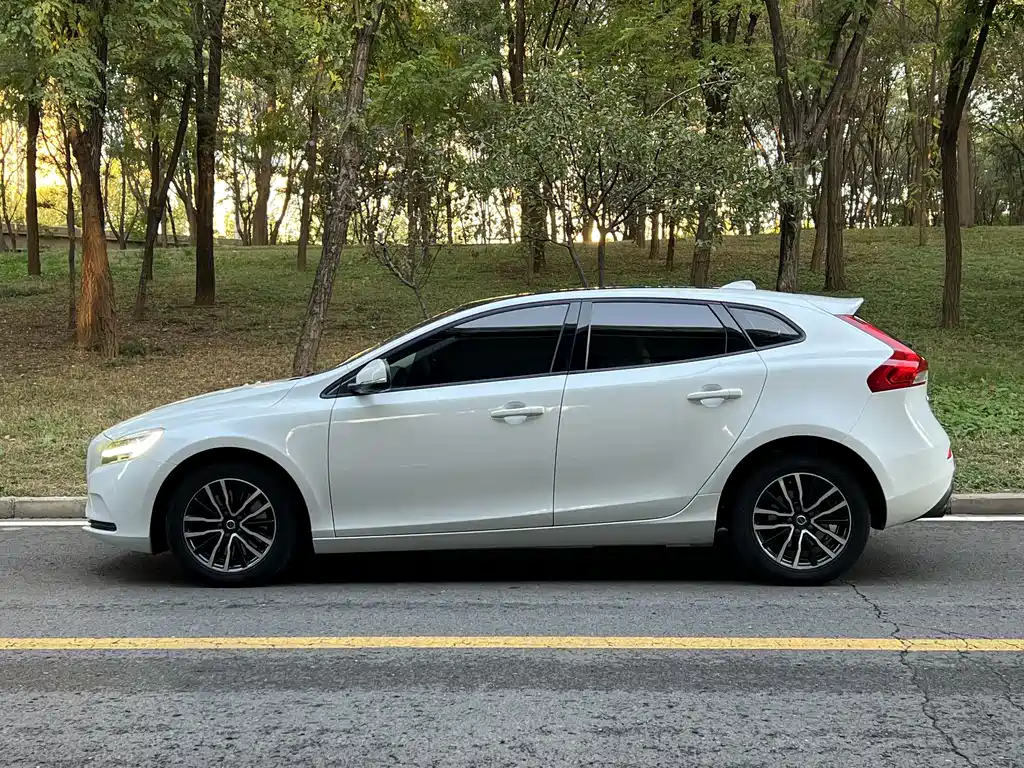Volvo V40 — миниатюра 3