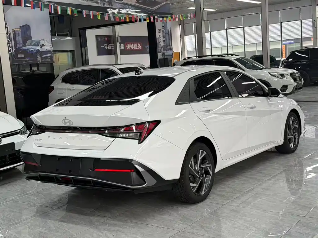 Hyundai Elantra — миниатюра 10